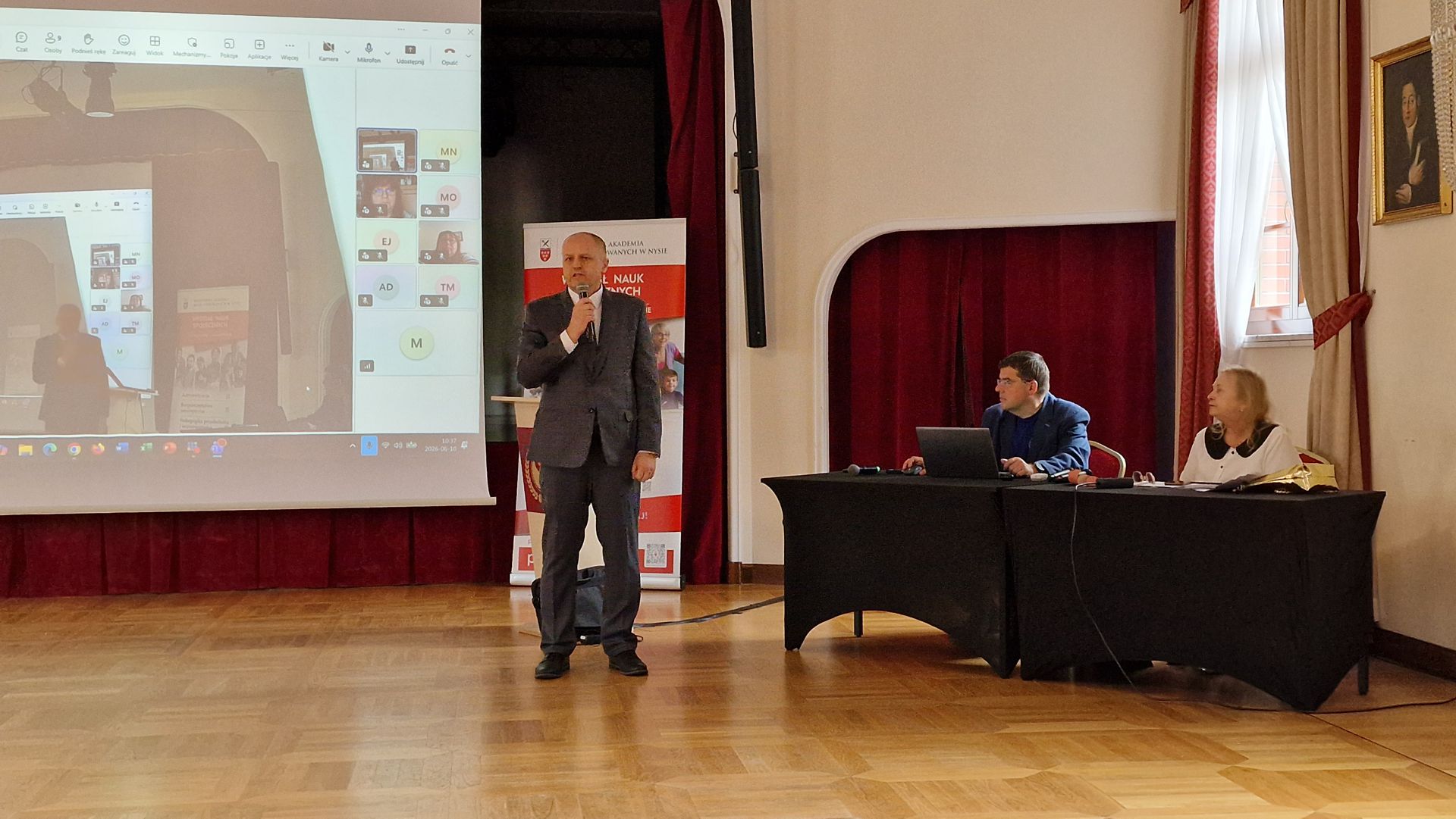 Zdjęcie z konferencji
